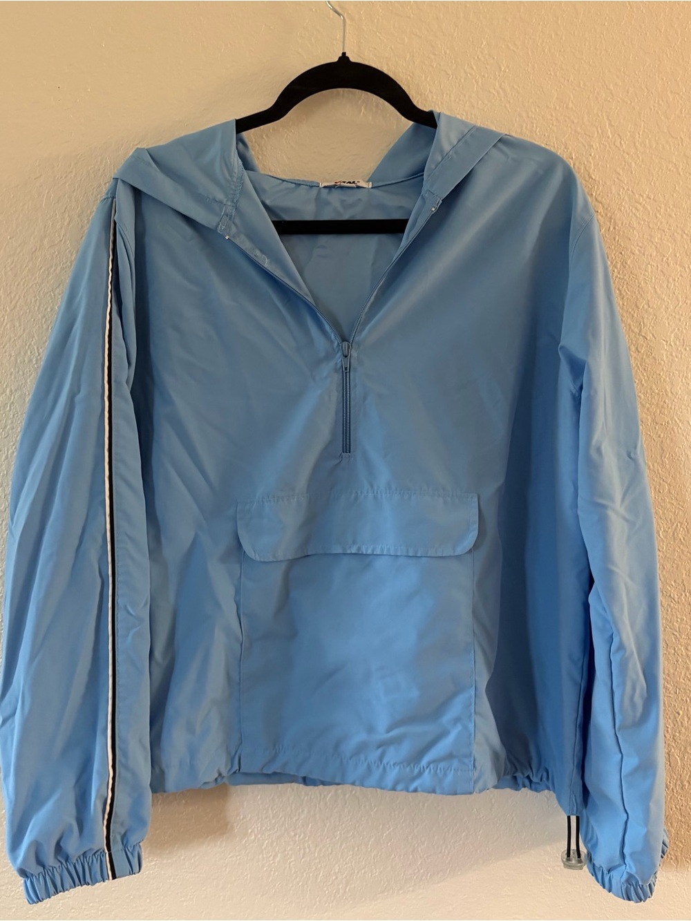 Vital woman’s Light Blue Pullover Windbreaker Jacket size XL lightweight hooded